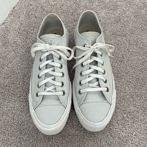 Light grey platform Converse